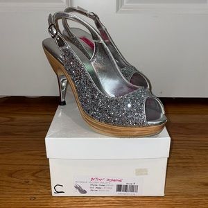 Betsey Johnson size 8 Michelle glitter Polly’s